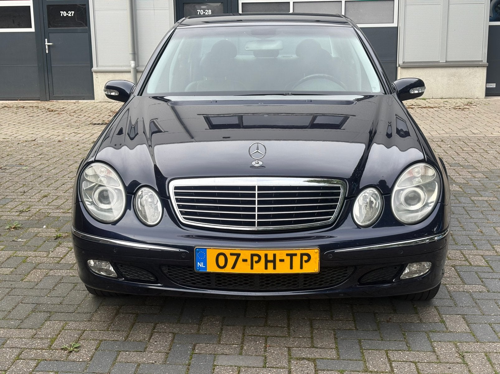 Mercedes-Benz E-Klasse 1.8 E200 Kompressor Sedan AUT 2004, Auto's, Automaat, Dealer onderhouden, Achterwielaandrijving, Zwart
