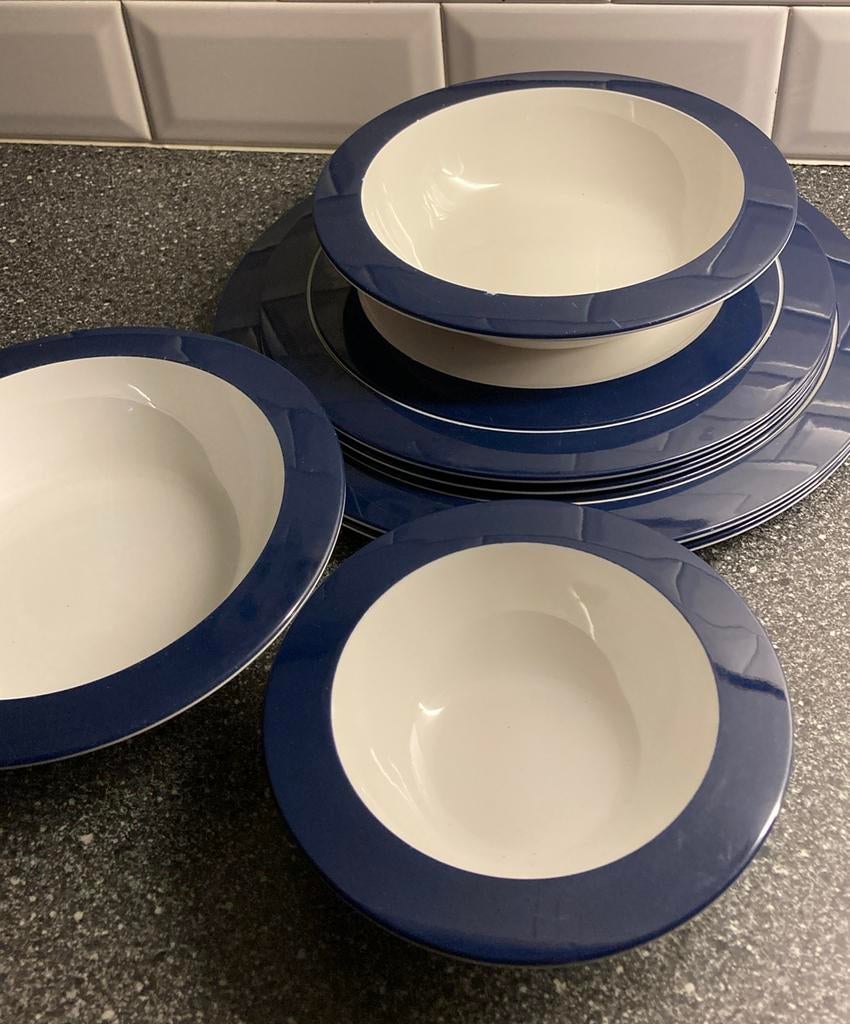 Tupperware servies wit met blauwe rand, Huis en Inrichting, Keuken | Tupperware, Zo goed als nieuw, Overige typen, Wit, Ophalen of Verzenden