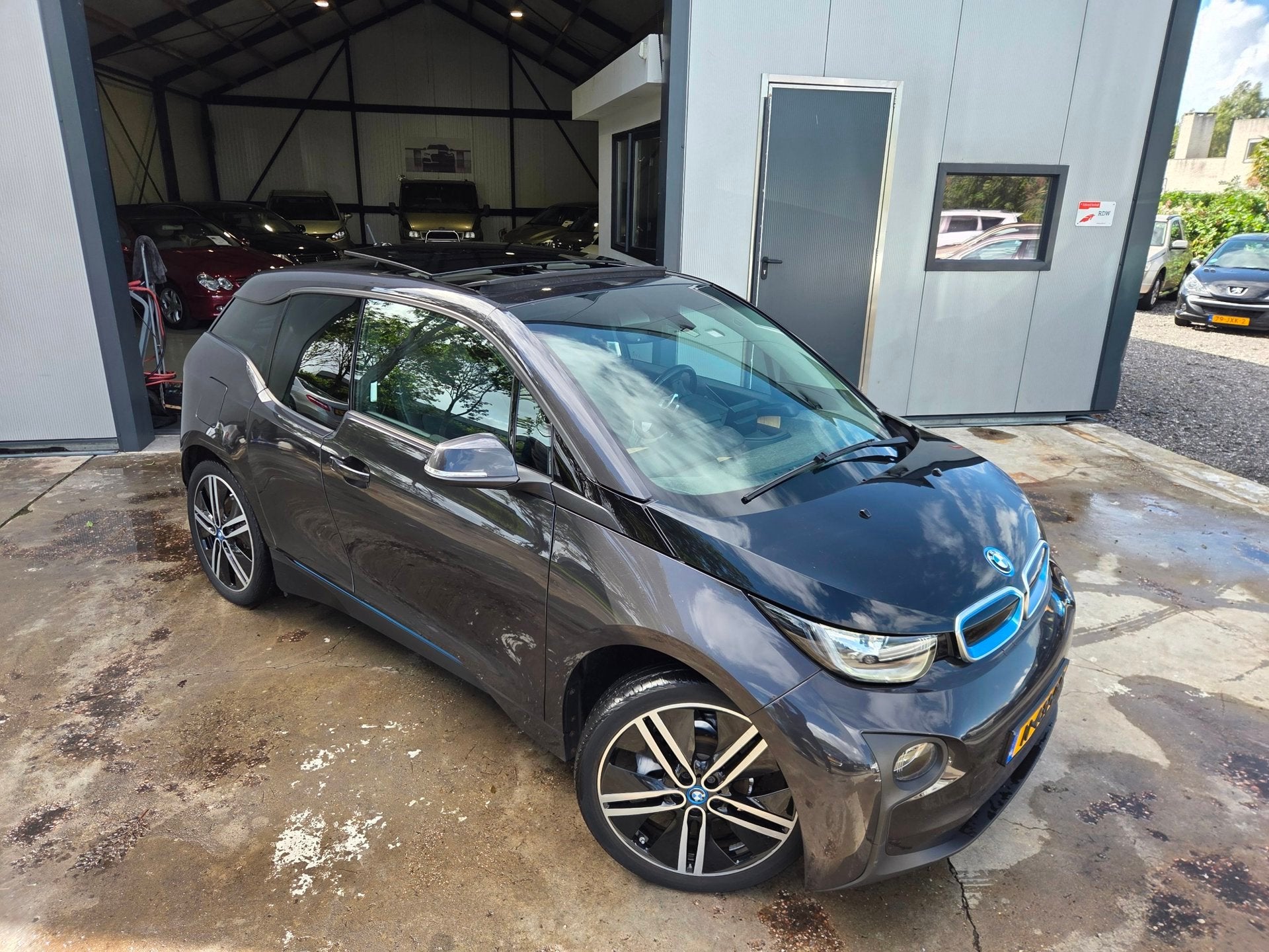 BMW I3 Basis Comfort Advance 22 kWh PANO | Leer | Stoelverw., Auto's, Automaat, Achterwielaandrijving, Gebruikt, 43 €/maand