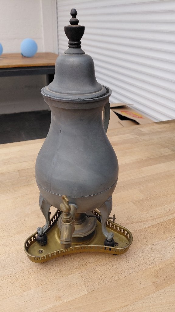 Antieke tinnen koffiekan met kraan, merk onbekend, Ophalen of Verzenden, Brons