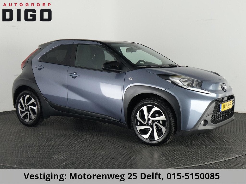 Toyota Aygo X 1.0 VVT-i PULSE PACK BI-TONE GARANTIE 3-2035!, Stof, Gebruikt, 4 stoelen, Origineel Nederlands