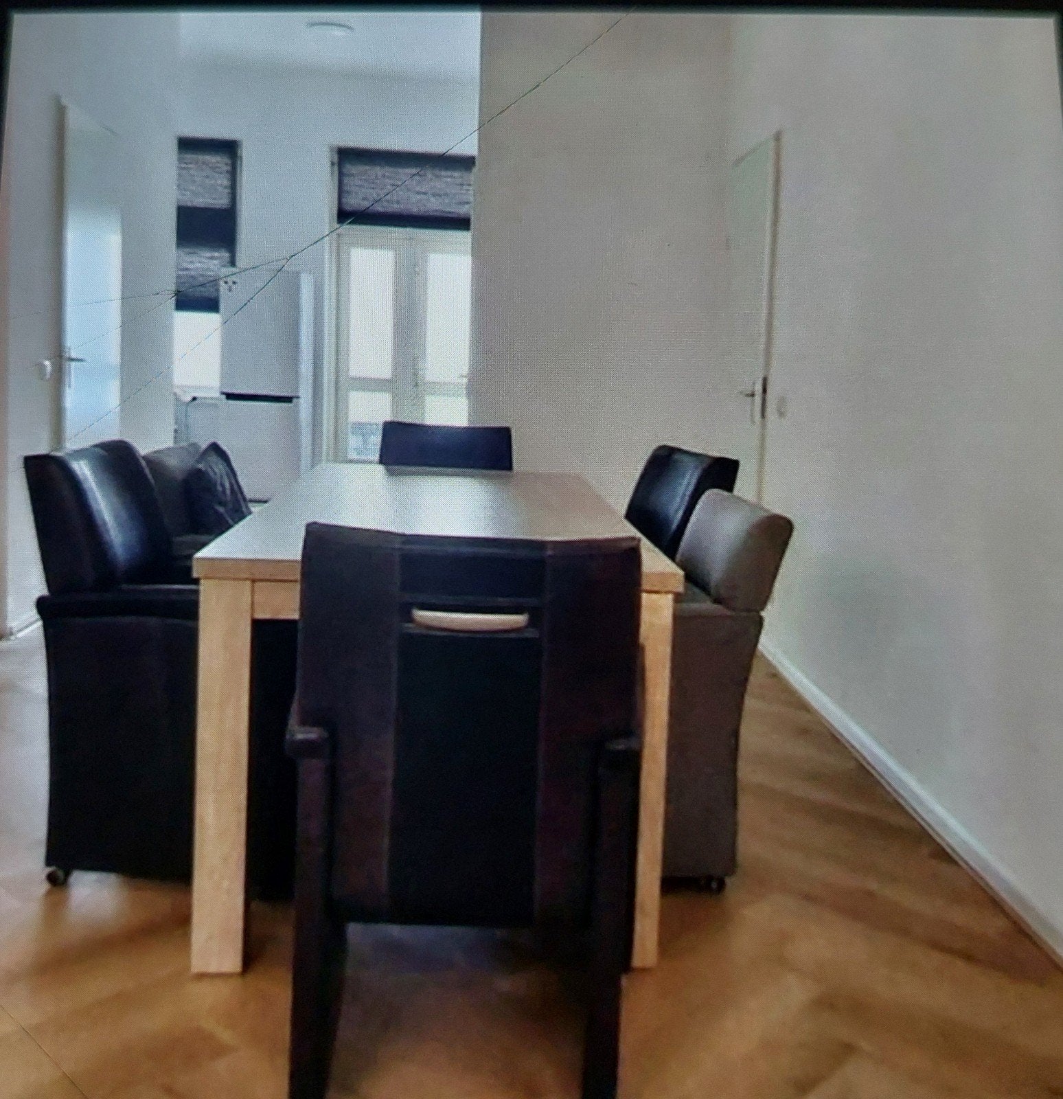Uitschuifbare eettafel met 6 stoelen  ( 3 stof, 3 leder), Nijmegen