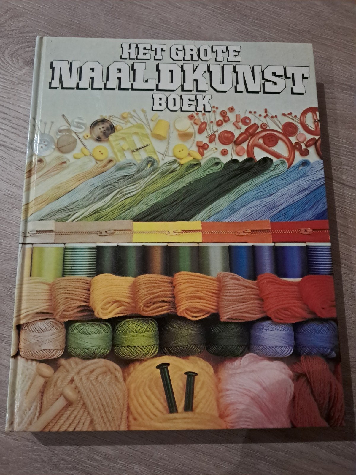 C9 Het Grote Naaldkunst Boek - Handwerken en Hobby, Boeken, Ophalen of Verzenden, Gelezen, Borduren en Naaien, Onbekend