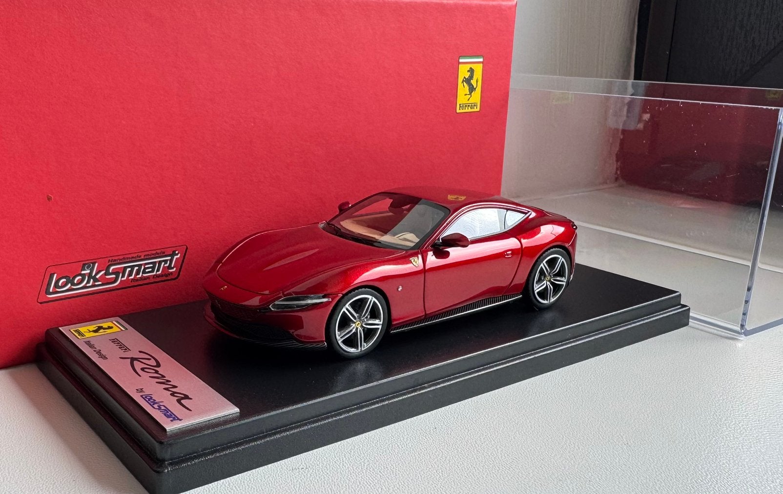 Ferrari Roma 1/43 Looksmart rood, Hobby en Vrije tijd, Modelauto's | 1:43, Verzenden, Zo goed als nieuw, Auto, Overige merken