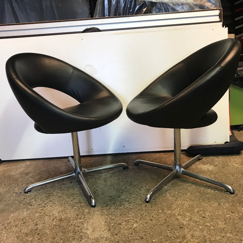 Set IZGS 2 Artifort Nina stoel zwart leer vintage design, Huis en Inrichting, Stoelen, Ophalen, Zwart, Leer, Zo goed als nieuw
