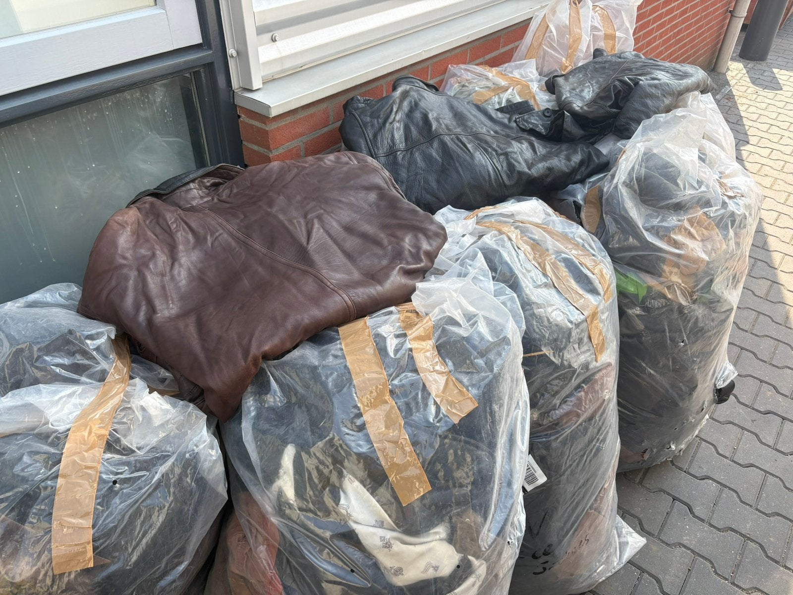 Partij 250 leren jassen en suède jassen, Ophalen of Verzenden, Gedragen, Zwart