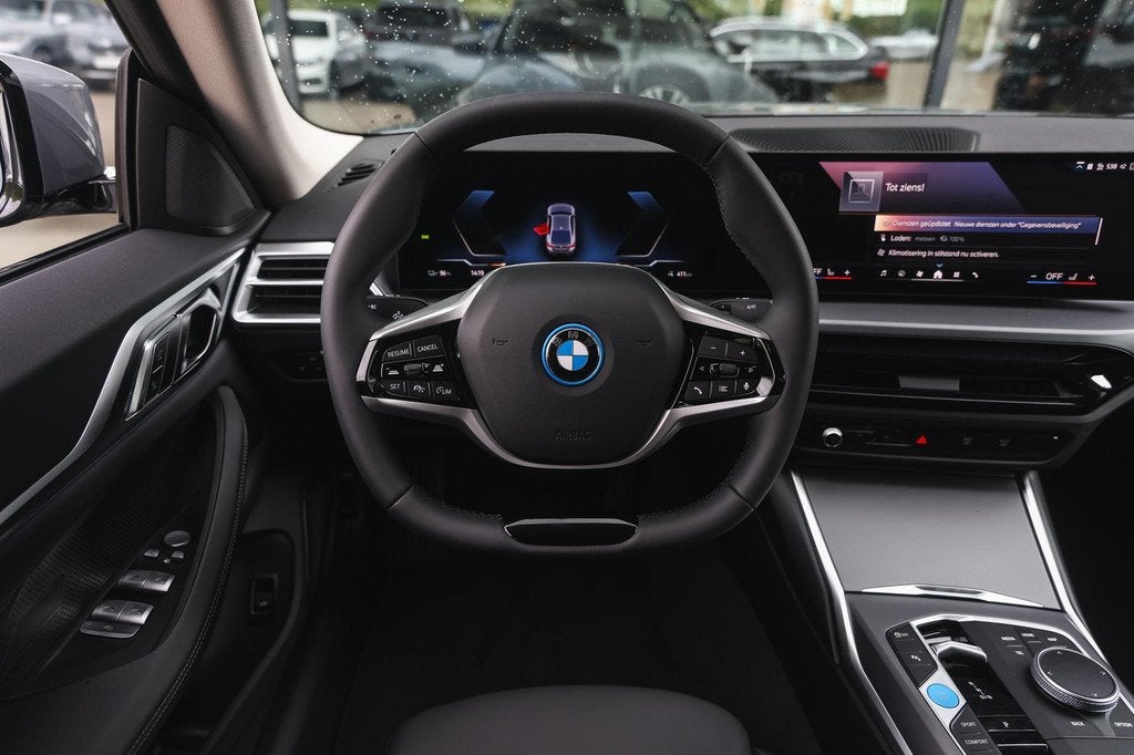 BMW i4 eDrive35 / Achteruitrijcamera / Active Cruise Control, Auto's, BMW, Achterwielaandrijving, Zwart, Leder, Nieuw
