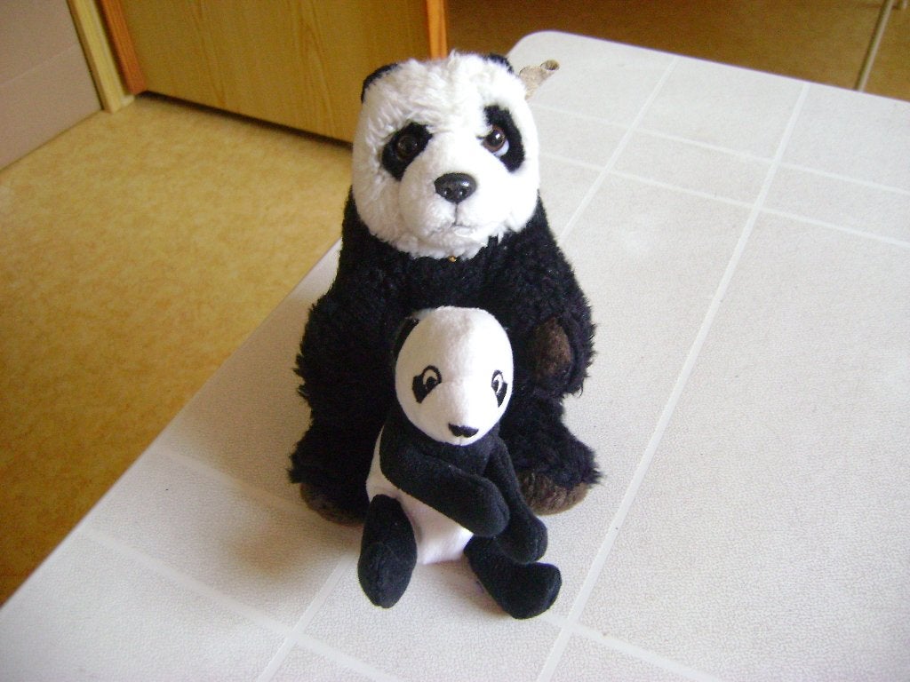 2 zwart/witte panda knuffels moeder 15cm en jong 11cm, Overige karakters, Beer, Zwart, Ophalen of Verzenden