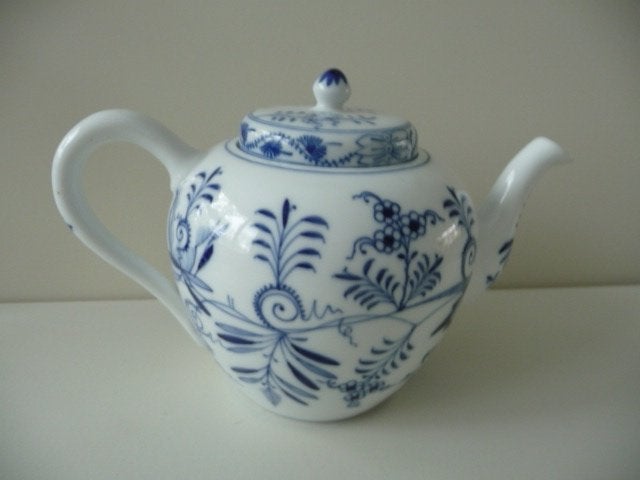 Oud Porseleinen THEEPOT -Zwiebelmuster patroon - Duits, Ophalen of Verzenden