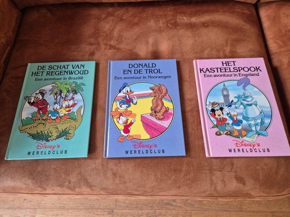 Disney's Wereldclub Boeken - 3 Avonturen, Boeken, Ophalen of Verzenden, Gelezen, Walt Disney, Fictie algemeen