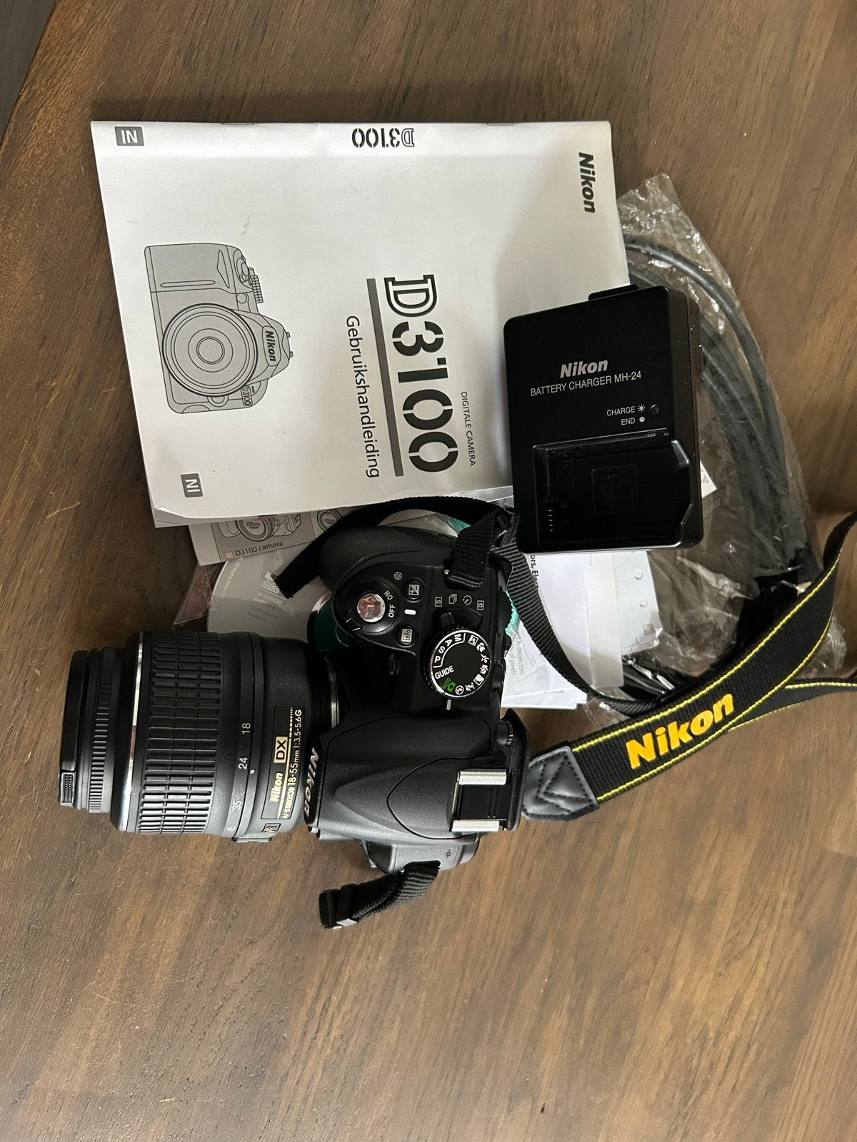 Nikon D3100 spiegelreflexcamera met 18-55mm lens, Spiegelreflex, Zo goed als nieuw, 4 t/m 7 keer, Accu