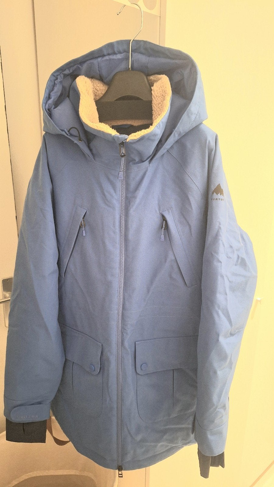Burton snowboardjas/winterjas XL - Zo goed als nieuw, Kleding | Dames, Wintersportkleding, Maat 46/48 (XL) of groter, Ophalen of Verzenden