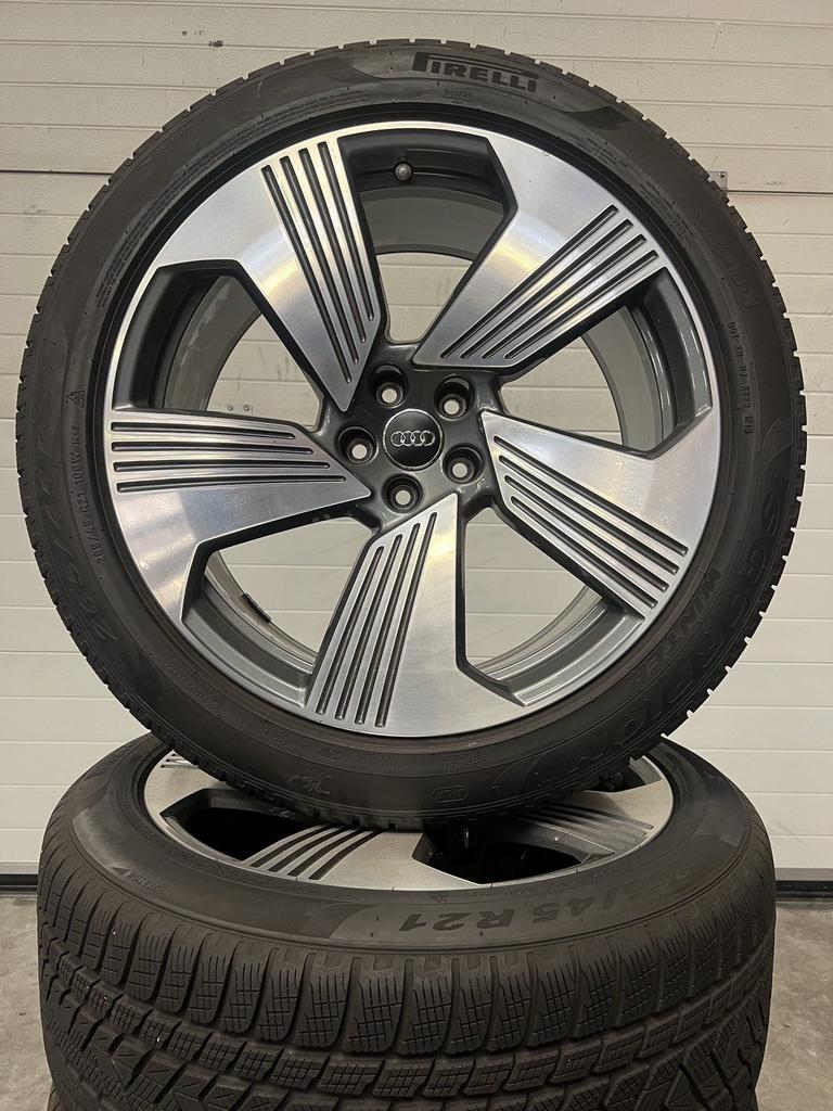 21’’ AUDI Q7 AUDI Q8 ETRON 55 4KE TURBINE VELGEN WINTERBANDE, Auto-onderdelen, -, 265 mm, -, Banden en Velgen