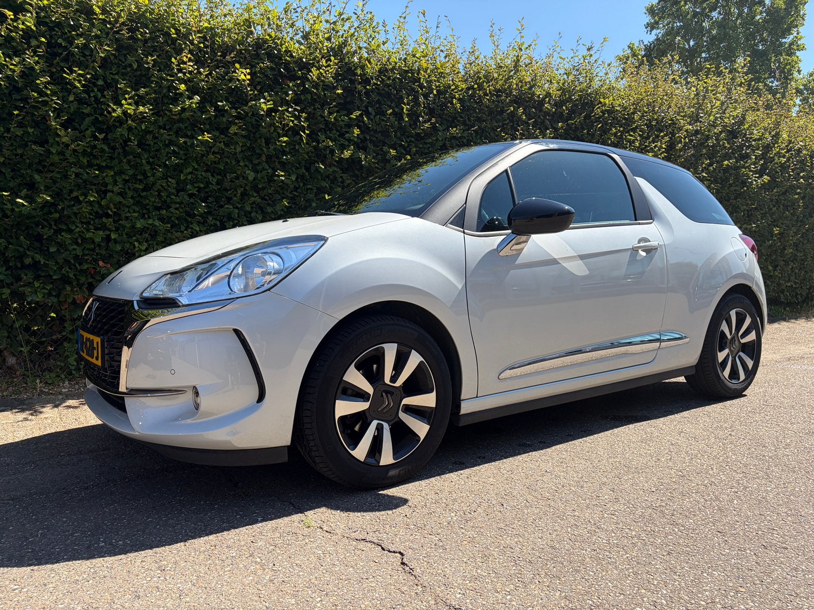 DS 3 1.2 Puretech So Chic Navi, Voorwielaandrijving, Euro 5, 1199 cc, Alcantara