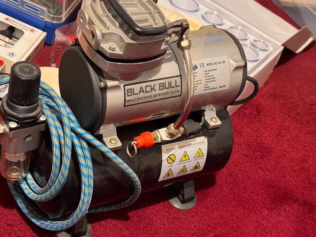 Airbrush mini compressor met luchttank Black Bull AS-186, Verzenden, Zo goed als nieuw, Airbrush en Toebehoren