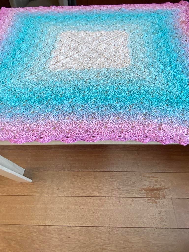Gehaakte deken, Huis en Inrichting, Woonaccessoires | Plaids en Woondekens, Ophalen of Verzenden, Zo goed als nieuw