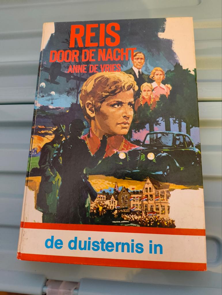 Reis door de Nacht: De Duisternis In - Anne de Vries, Boeken, Ophalen of Verzenden, Algemeen, Anne de Vries, Tweede Wereldoorlog