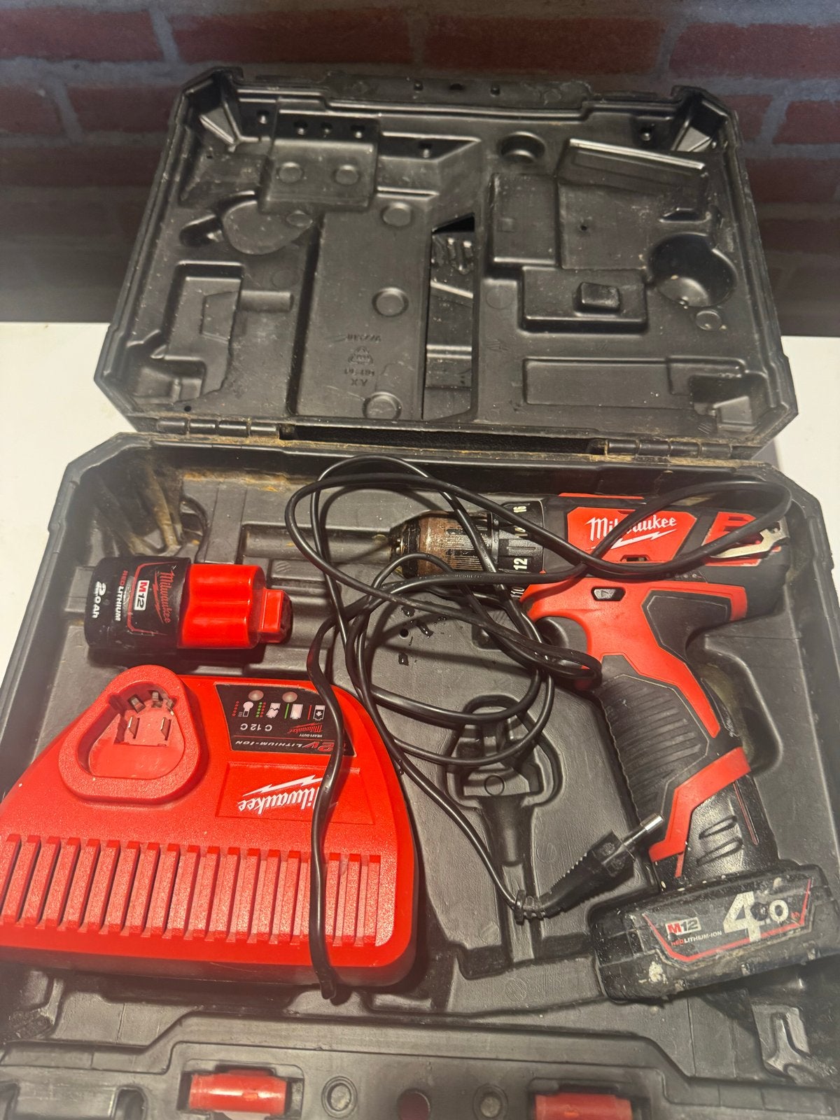 Milwaukee M12 Boor-/Schroefmachine met Accu en Oplader, Gebruikt, Variabele snelheid, Ophalen of Verzenden, Boor- en Schroefmachine