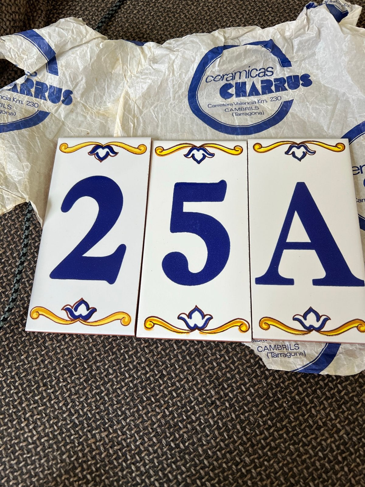 Vintage Spaanse huisnummertegels: 2, 5 , A uit 1992, Ophalen of Verzenden, Zo goed als nieuw