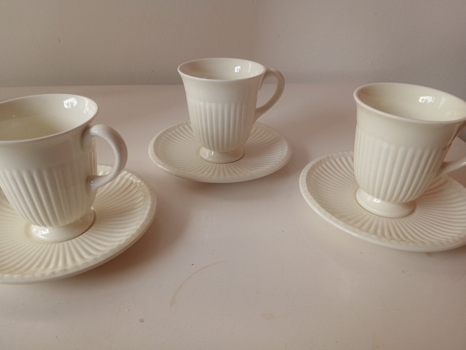 Wedgwood of Etruria & Barlaston Edme kop & schotels 3 stuks, Ophalen of Verzenden, Zo goed als nieuw, Aardewerk, Kop(pen) en/of Schotel(s)