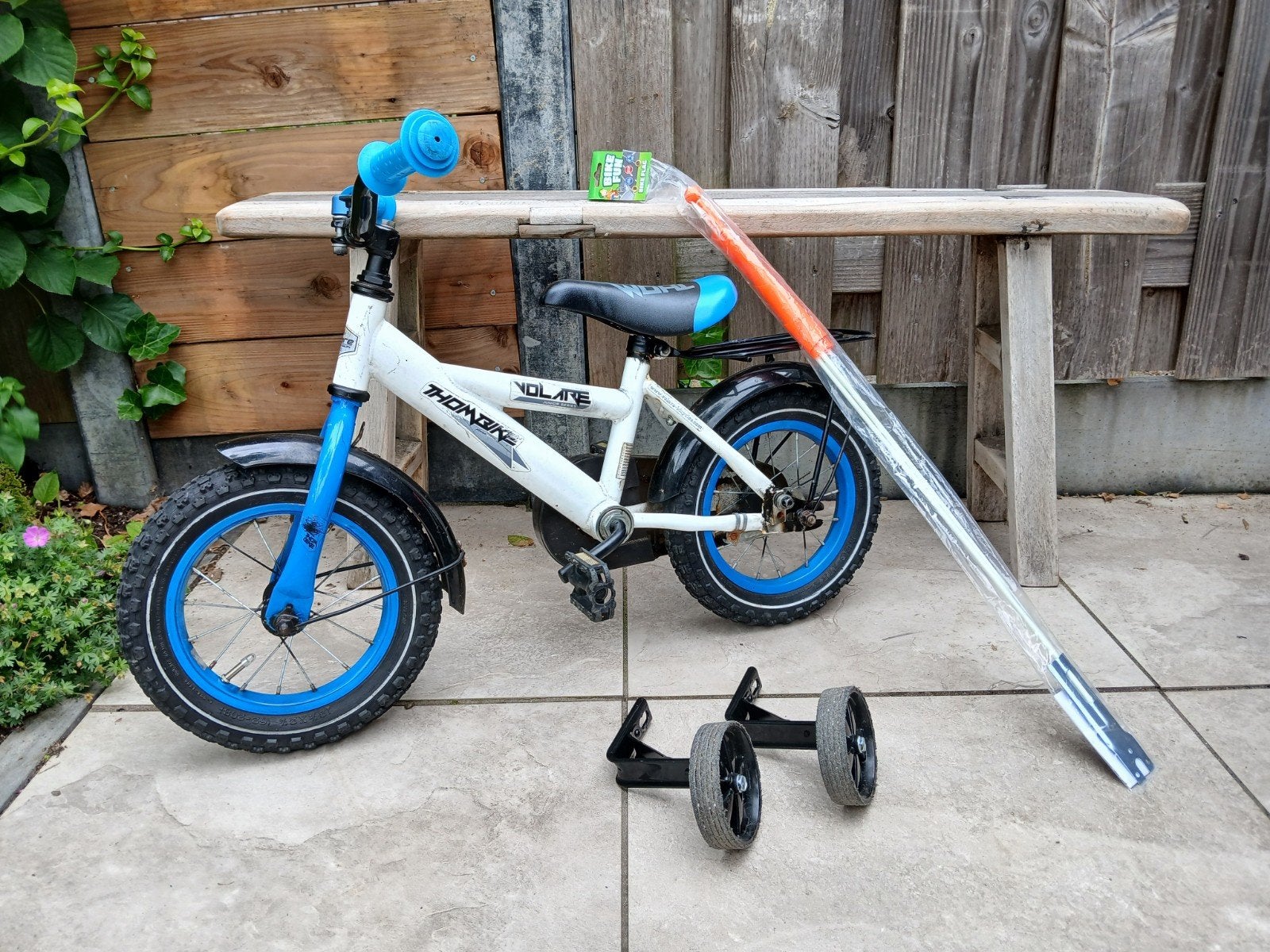 12 inch kinderfiets incl zijwielen en vlag, Ophalen, Terugtraprem, Zijwieltjes, Gebruikt