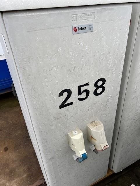 2204. Polyester camping kasten, Ophalen, Gebruikt, Campingkast