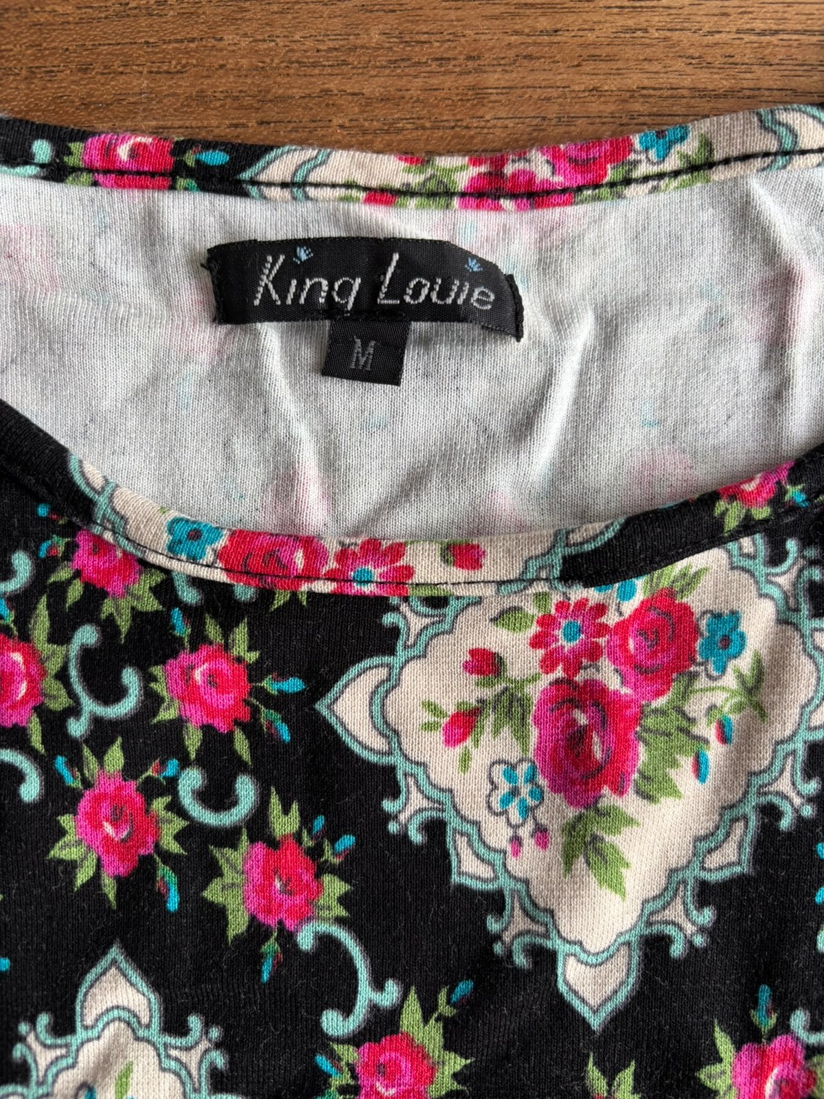 King Louie zwart met bloemenprint jurkje maat M, Maat 38/40 (M), Zwart, Ophalen of Verzenden, Zo goed als nieuw