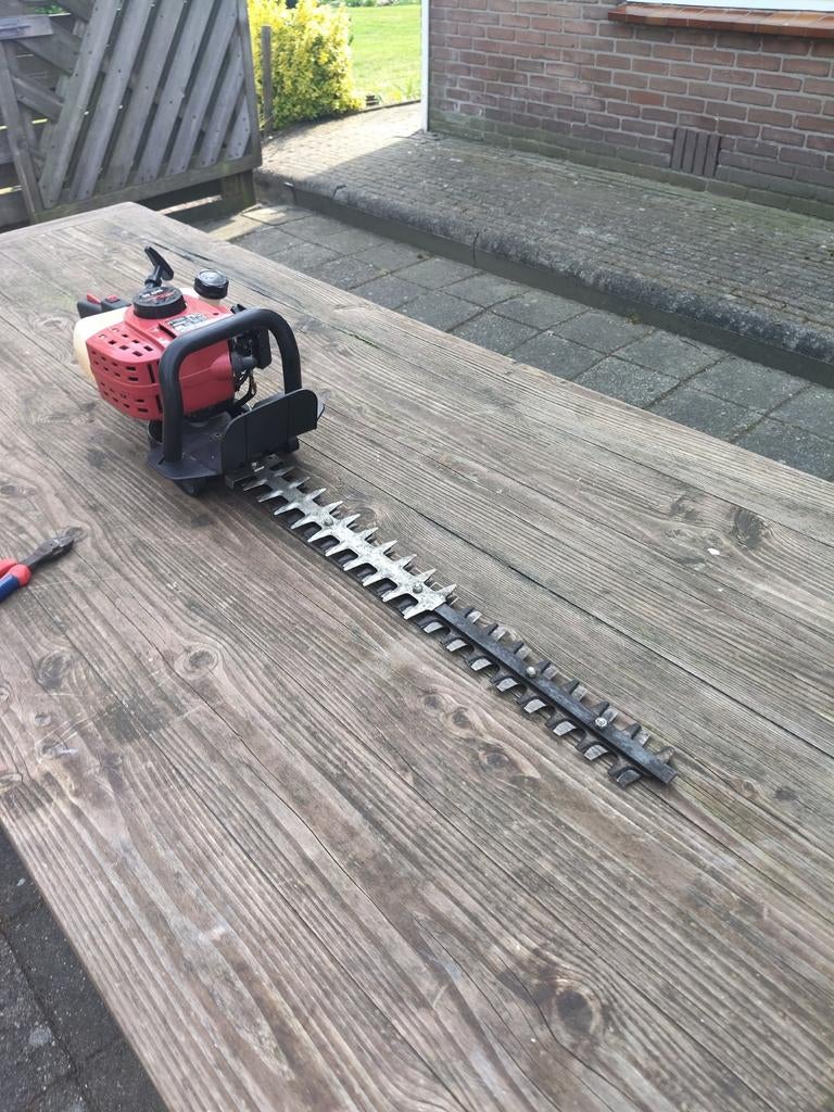 Heggenschaar IKRA Mogatec BHT 60 Benzine, Tuin en Terras, Heggenscharen, Zo goed als nieuw, Benzine, Ophalen of Verzenden