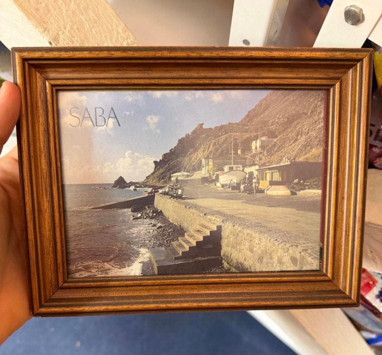 Klein schilderijtje Saba in klassieke houten lijst, Minder dan 50 cm, Gebruikt, Ophalen of Verzenden, Schilderij