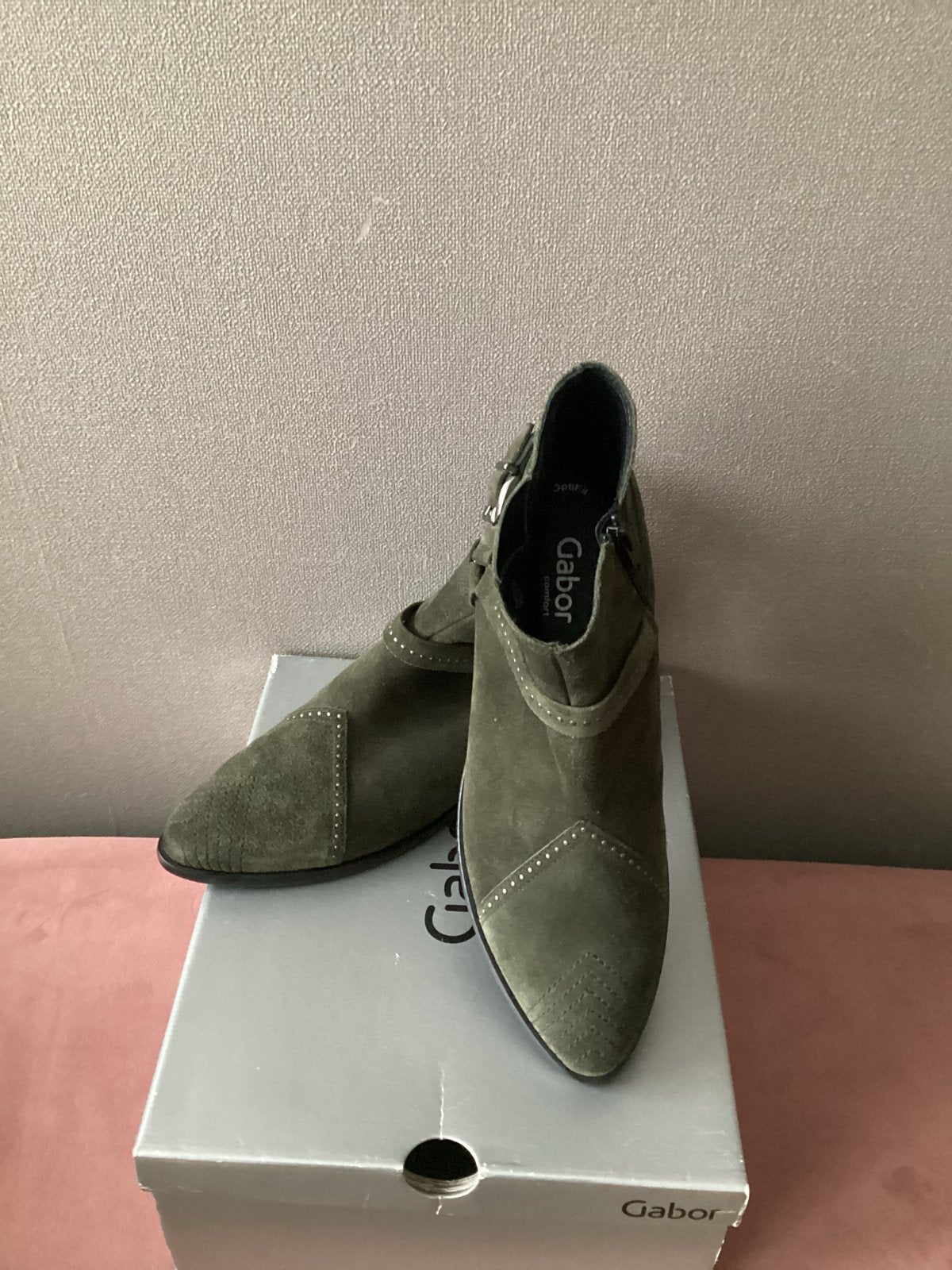 Gabor suède enkellaarsjes - nieuw 39, Kleding | Dames, Lage of Enkellaarzen, Nieuw, Ophalen of Verzenden, Groen