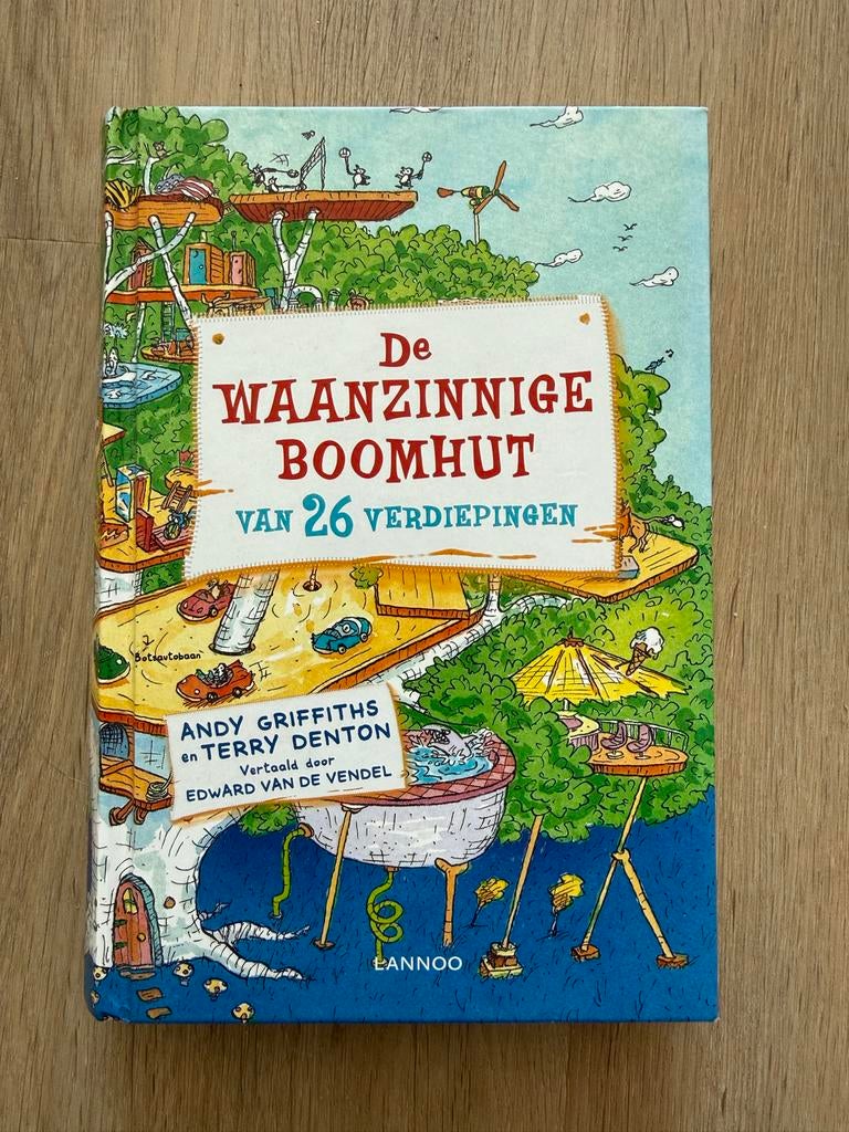 Boek De waanzinnige boomhut van 26 verdiepingen - deel 2, Ophalen of Verzenden, Zo goed als nieuw, Fictie algemeen