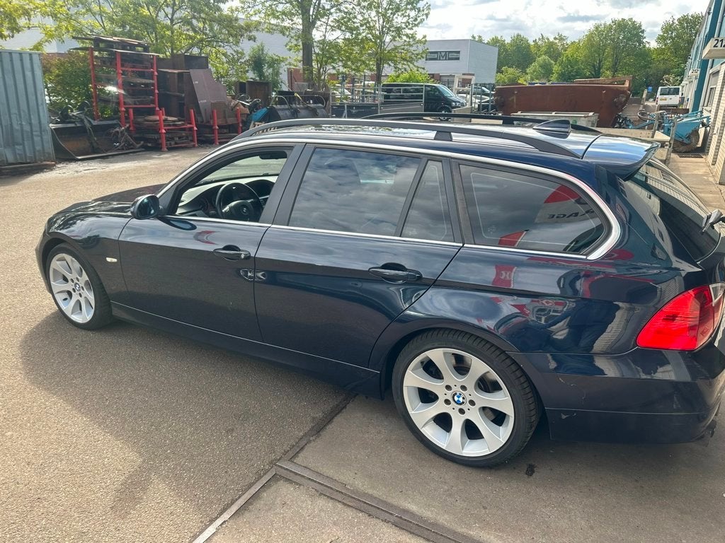 BMW 3-serie Touring 330xi High Executive, Auto's, BMW, Zwart, 2996 cc, Vierwielaandrijving, 93 €/maand