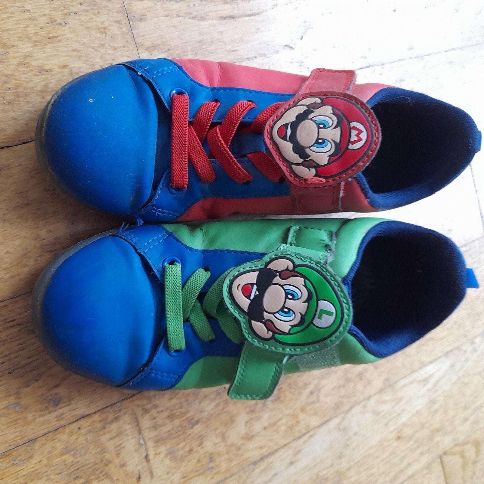 Mario Bros. schoenen maat 32 met lichtjes, Gebruikt, Jongen of Meisje, Schoenen, Ophalen of Verzenden