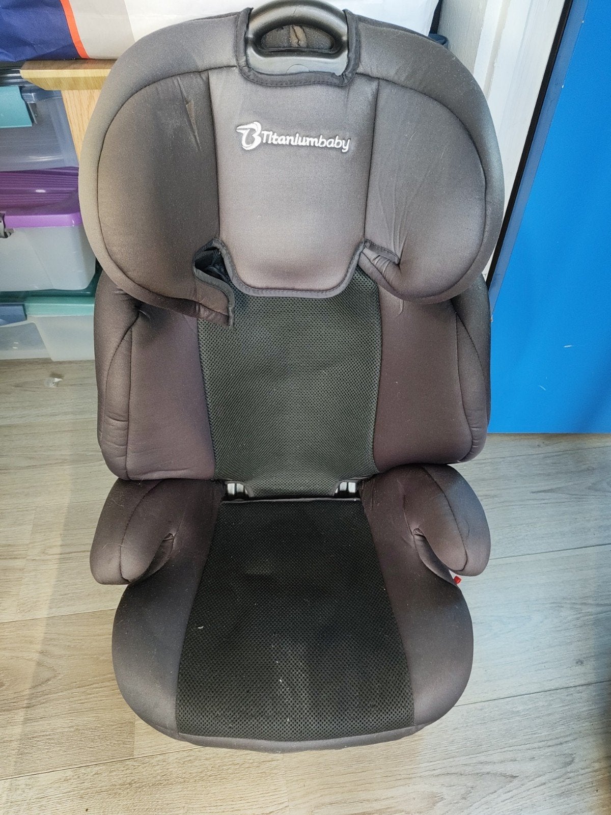 Titaniumbaby autostoel - Gebruikt maar in goede staat, Verstelbare rugleuning, 9 t/m 36 kg, Ophalen, Overige merken