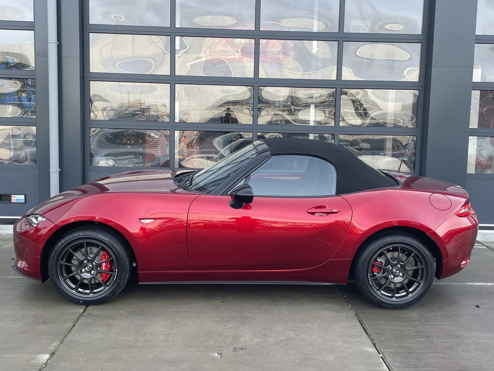 Mazda MX-5 1.5 SkyActiv-G 132 Homura | RECARO STOELEN | NAVI, Auto's, Achterwielaandrijving, Zwart, 4 cilinders, Cabriolet