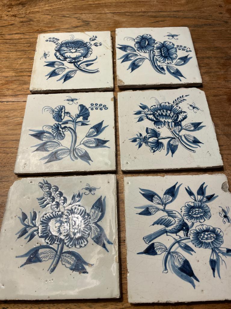 Set van 6 Antieke Delfts Blauwe Tegels met Bloemmotief, Antiek en Kunst, Ophalen of Verzenden