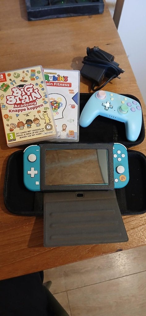 Nintendo Switch Lite + controller, 2 games en accessoires, Spelcomputers en Games, Met games, Zo goed als nieuw, Met 1 controller