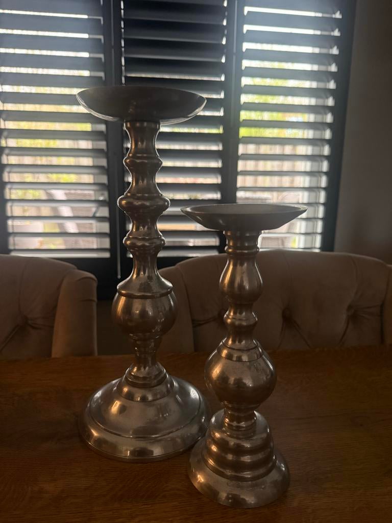 Set van twee metalen kandelaars, Ophalen of Verzenden, Overige materialen