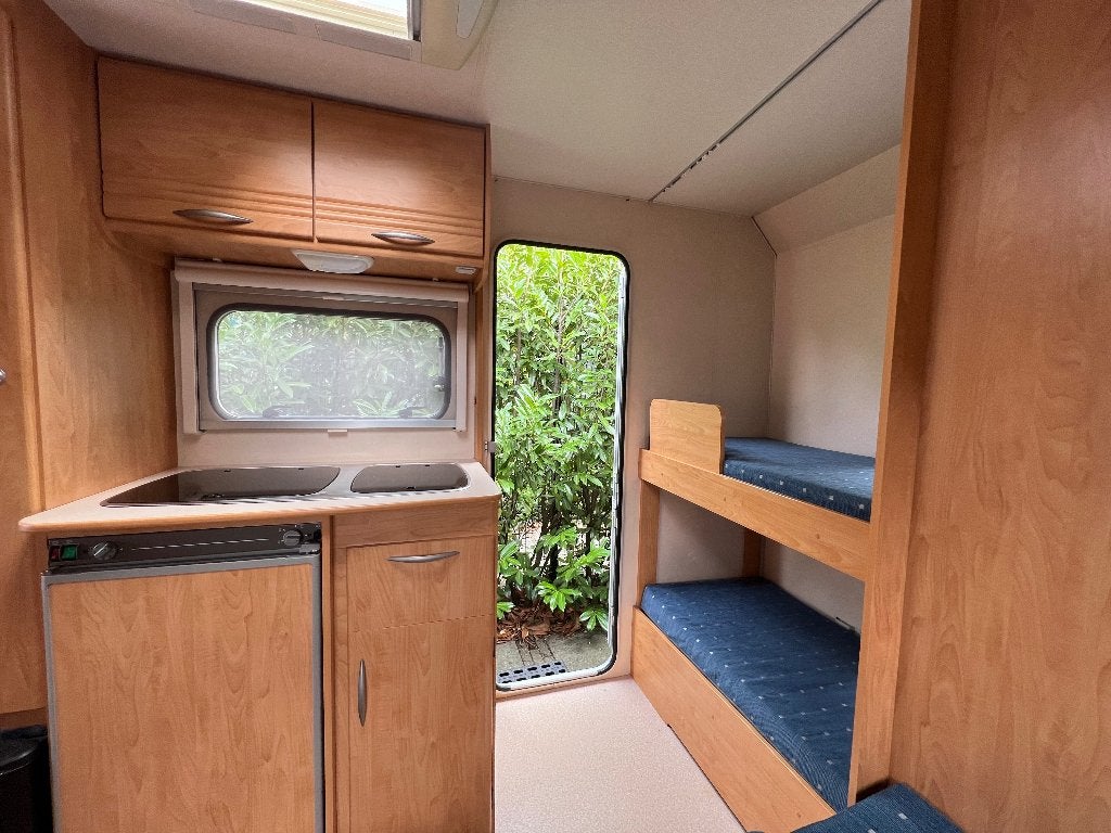 Caravelair Antares 426 Luxe  - Stapelbed - Lichtgewicht -, Caravans en Kamperen, Vast bed, Treinzit, Particulier, 4 tot 5 meter