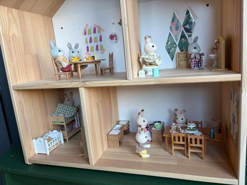 Sylvanian Families Poppenhuis met Meubels en Figuren, Ophalen, Zo goed als nieuw, Jongen of Meisje