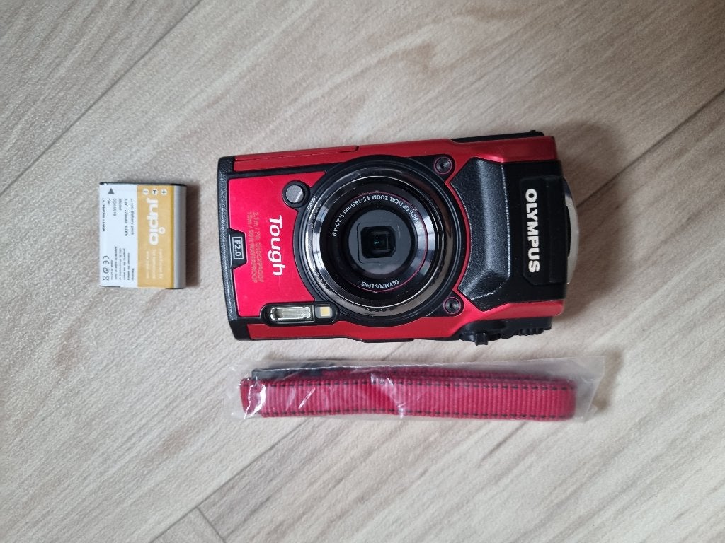 Olympus Tough TG-5 rood – waterdichte compactcamera, Gebruikt, 12 megapixels, Ophalen of Verzenden, Olympus