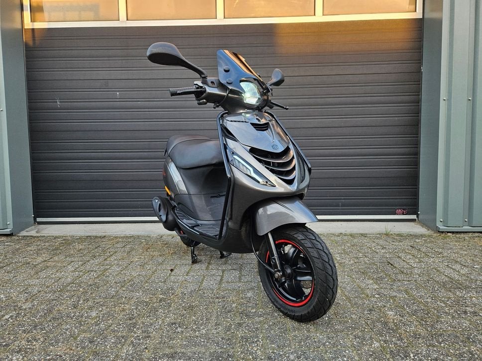 *VERKOCHT* PIAGGIO ZIP 4T - 2V BROM 2012 GOED ONDERHOUDEN +