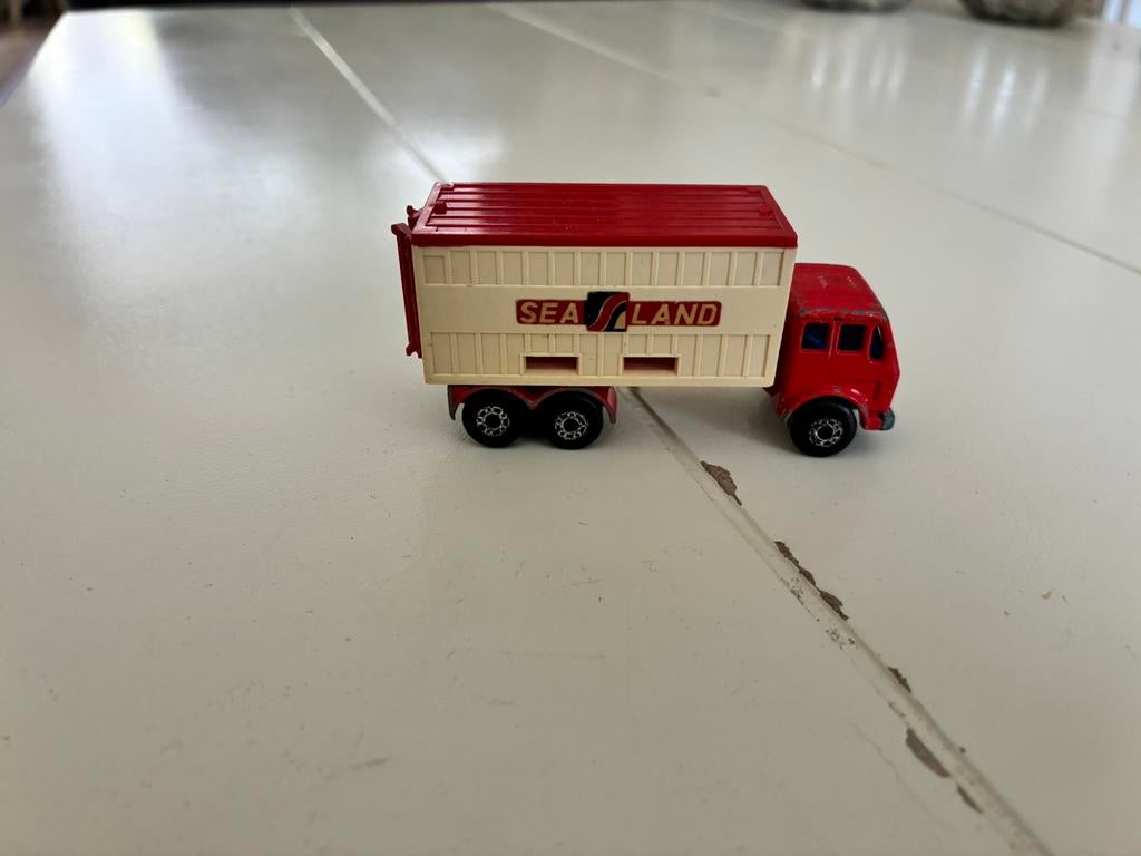 Matchbox Superfast Mercedes Container Truck, Ophalen of Verzenden, Zo goed als nieuw, Bus of Vrachtwagen