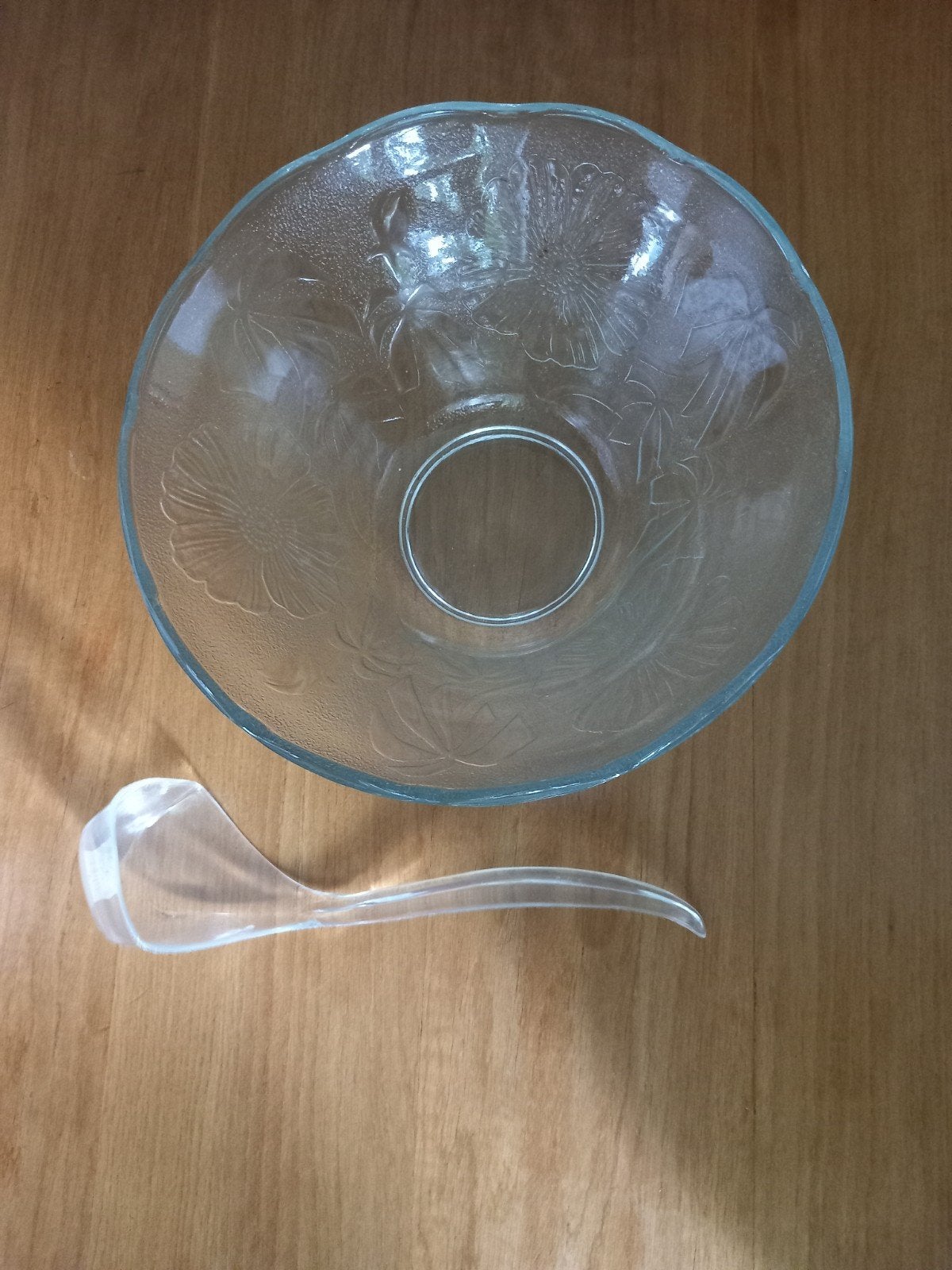 Grote glazen (bowl) schaal met opscheplepel, Schaal, Rond, Ophalen of Verzenden, Glas