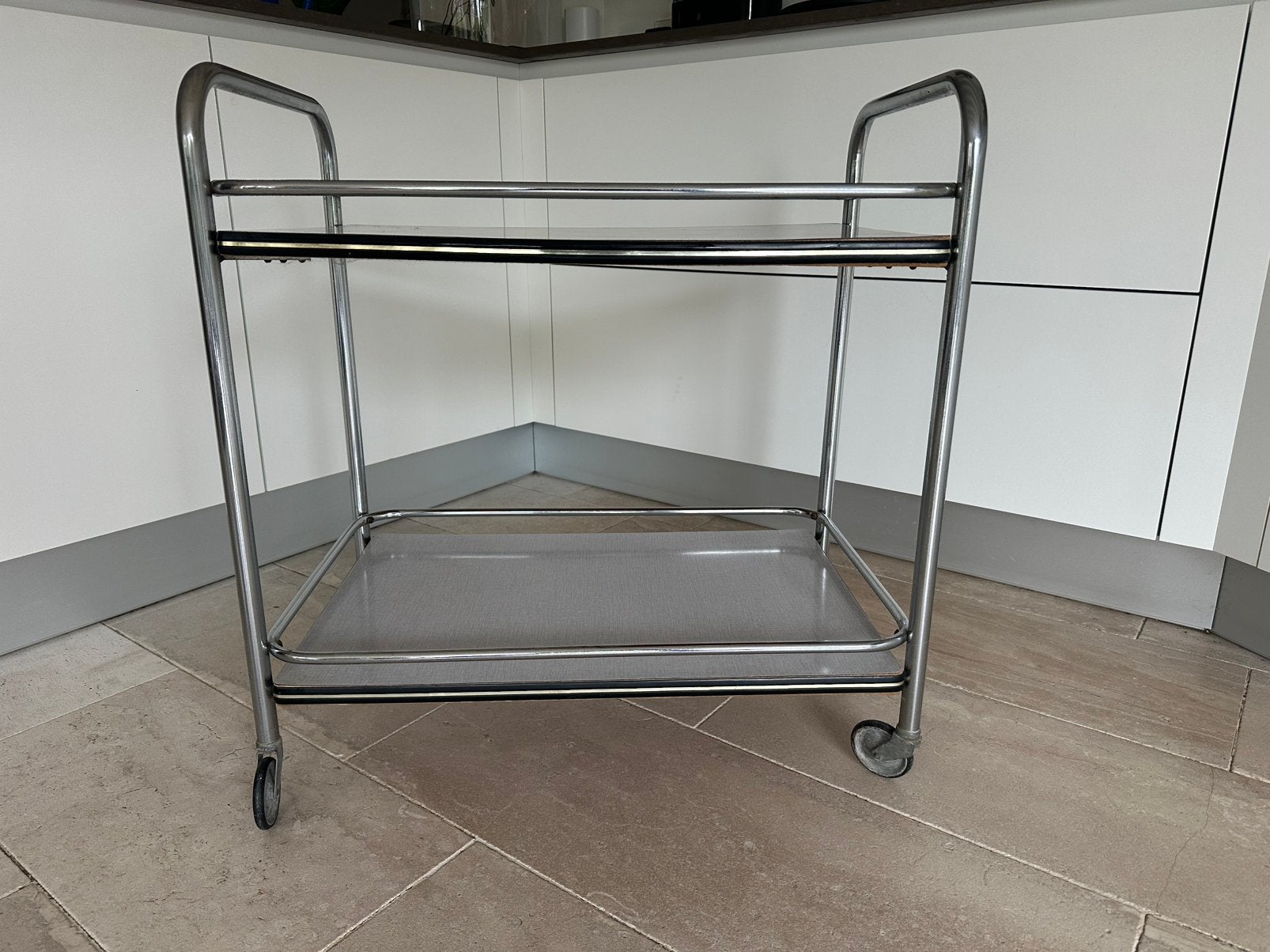 Vintage trolley / retro serveerwagen, Ophalen, Kunststof, Gebruikt, 50 tot 100 cm