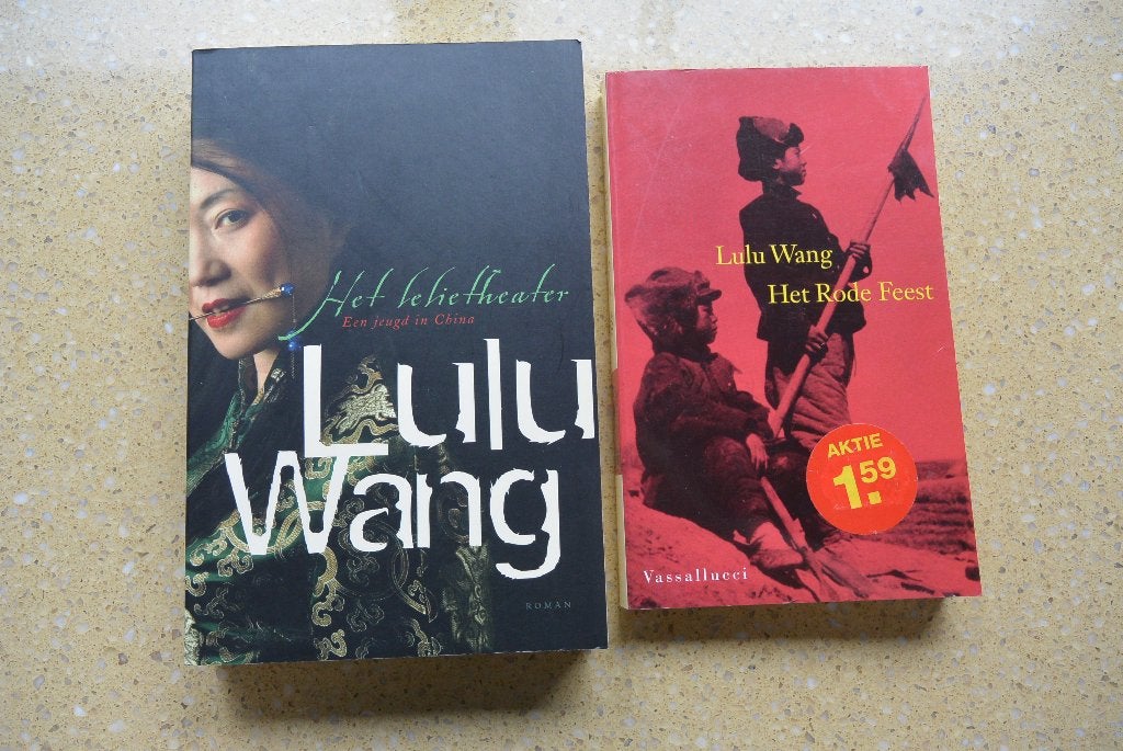 2x Lulu Wang - Het lelietheater - Het rode feest, Ophalen of Verzenden, Gelezen, Lulu Wang, Nederland
