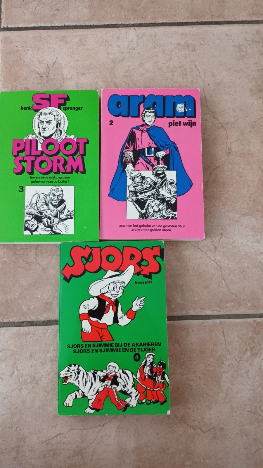 3 verschillende 2 pocket1973 sjors  1972, Meerdere stripboeken, Ophalen, Gelezen