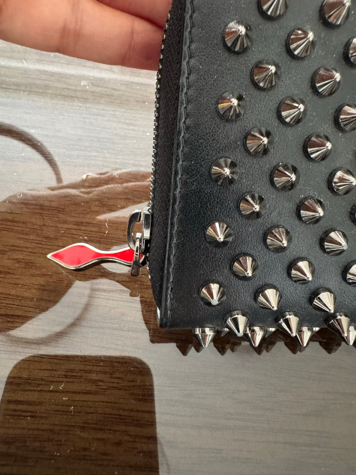 Christian Louboutin portemonnee met studs, Ophalen of Verzenden, Zo goed als nieuw, Zwart, Overige merken