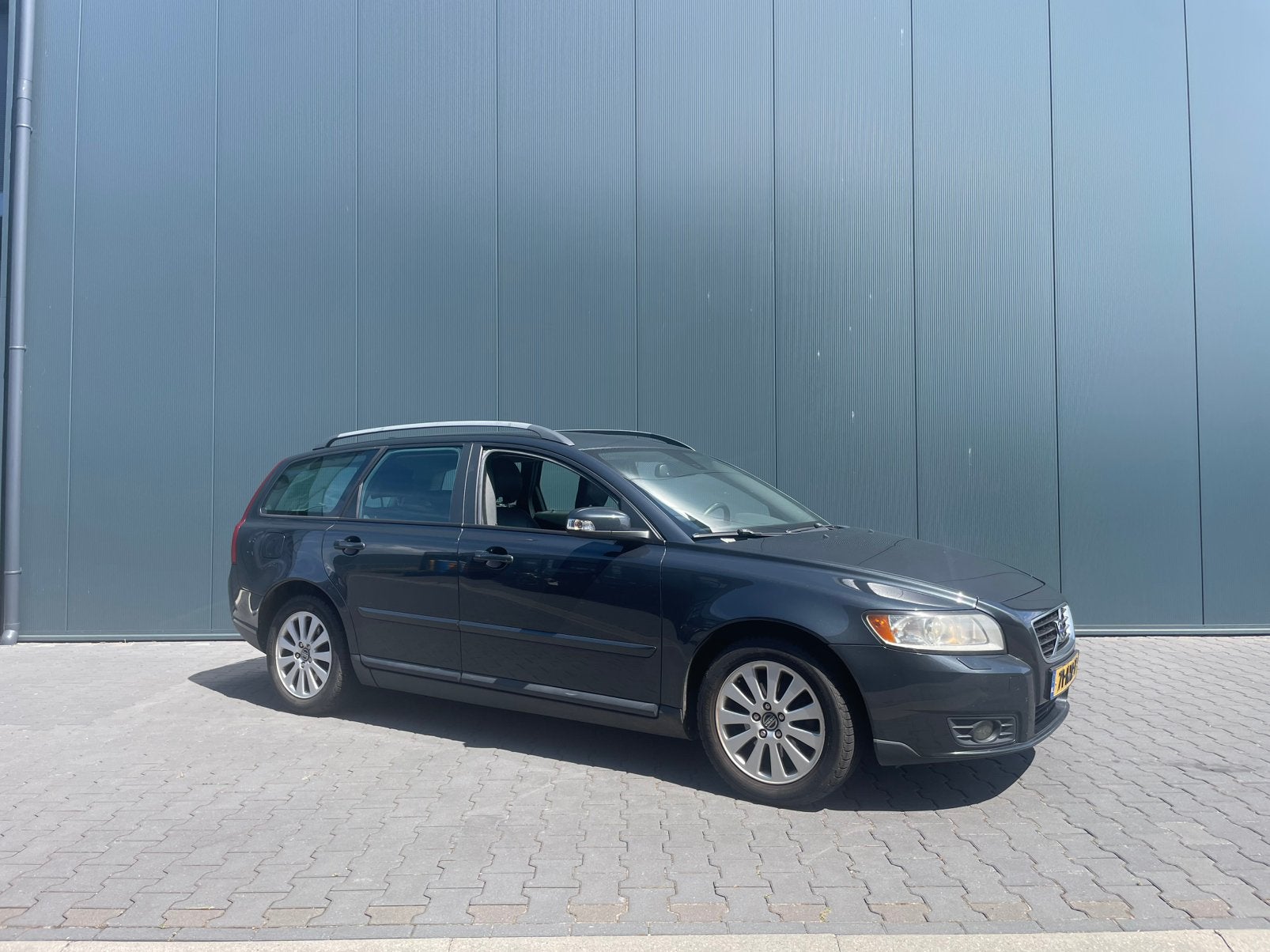 Volvo V50 1.8 2009 Grijs APK 06-2027, Airco, Trekhaak, Voorwielaandrijving, 125 pk, Zwart, 4 cilinders
