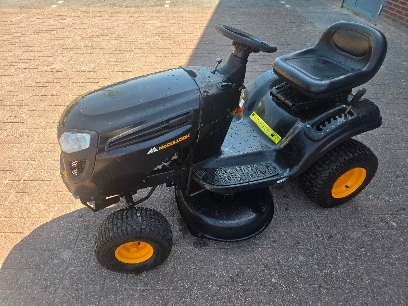Zitmaaier mculloch
hydrostaat voet
Maaidek zijlosser/mulch, Tuin en Terras, Grasmaaiers, Ophalen, Zo goed als nieuw, 50 cm of meer